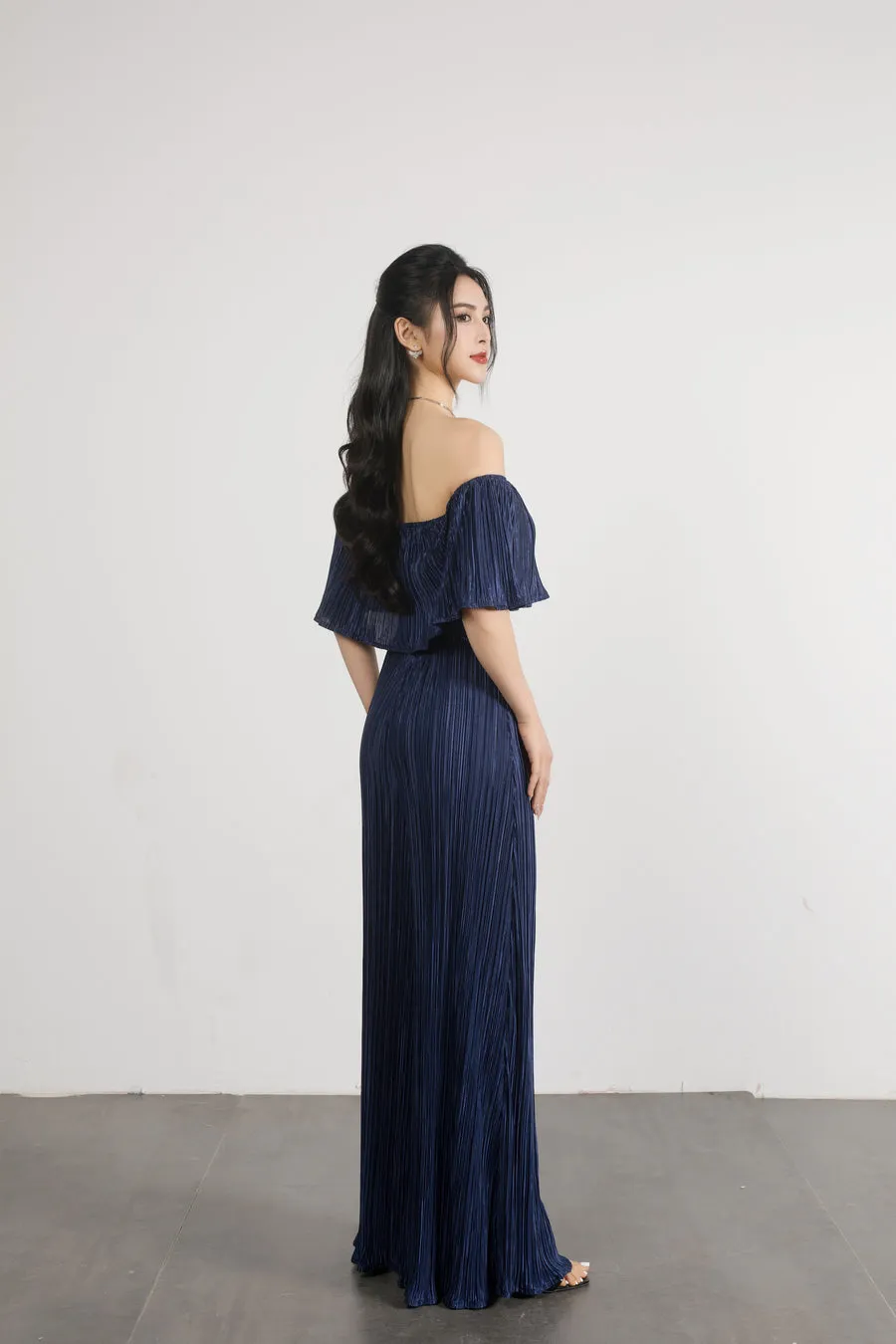 Cleolia Pleated Pants in Navy Blue