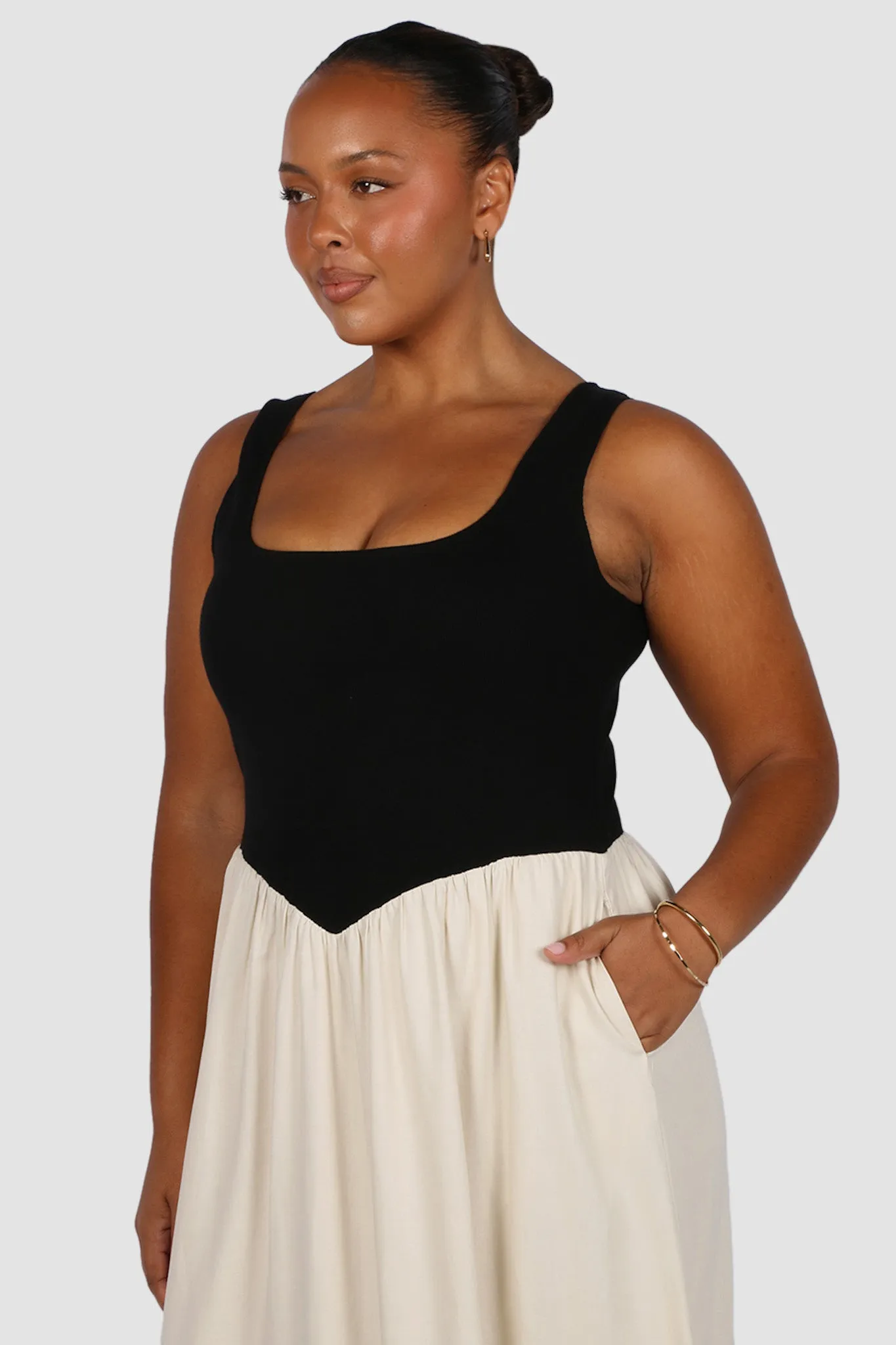 MYRA DRESS NEUTRAL/BLACK